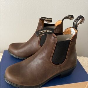 Brand new Blundstone Chelsea WOMEN'S HEELED BOOTS #1673 - ANTIQUE BROWN